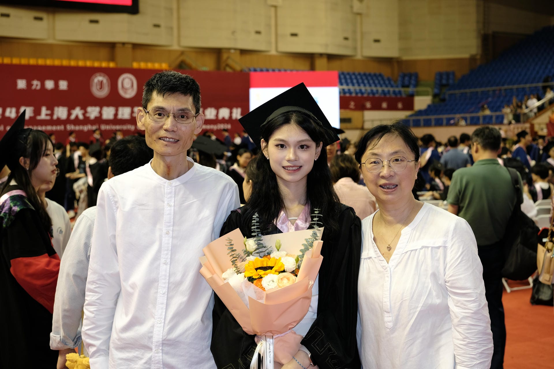 女儿上海大学毕业典礼